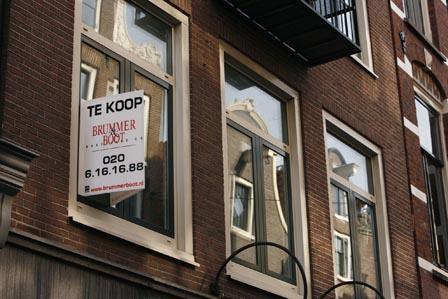 Huizen in Amsterdam staan steeds langer te koop.